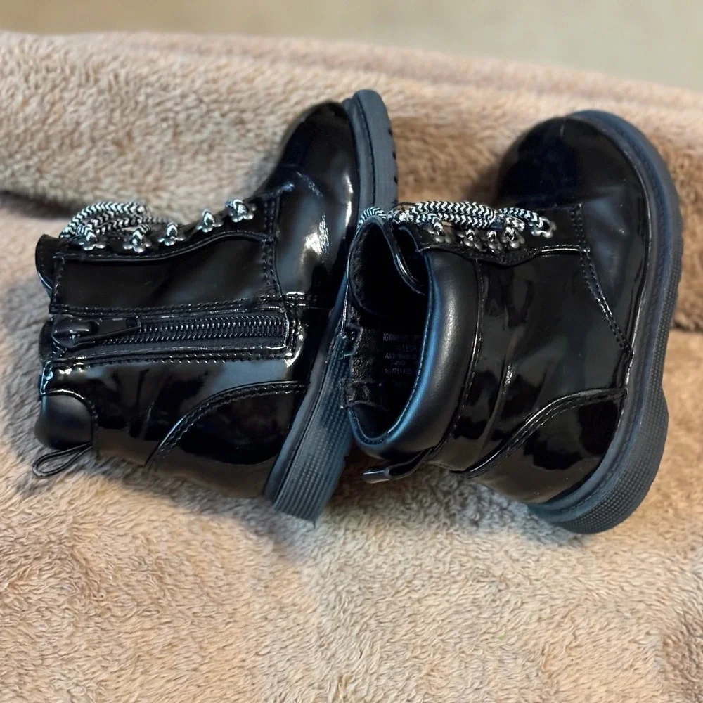 Wonder Nation Black Patent Leather Ankle Boots Side Zip Stars Size‎ 5 GUC